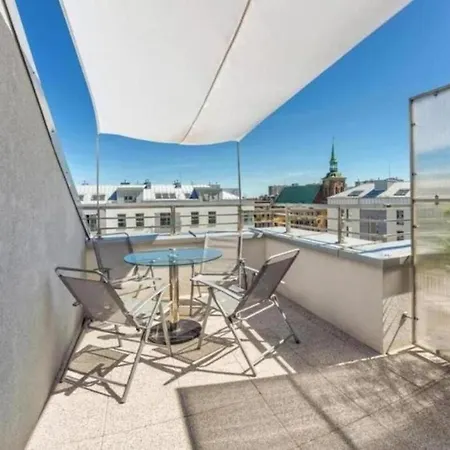 Close Apartment